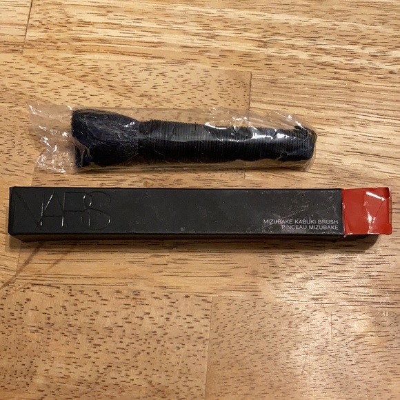 NARS Mizubake Kabuki Brush - Picture 8 of 9